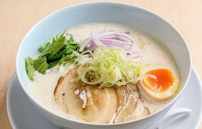 【札幌支店おすすめ】鶏白湯そば 星（あかり）